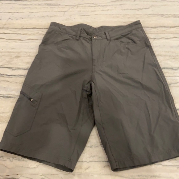Like New Patagonia Shorts 32 - Picture 2 of 8